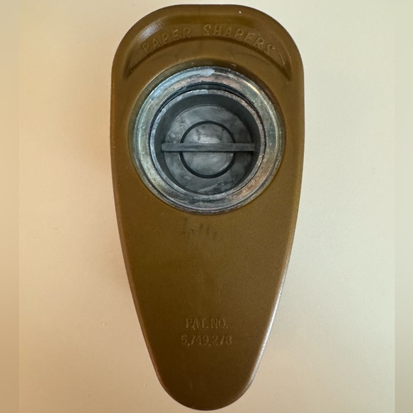 Paper Shapers by EK Success 1 & 3/4 inch circle paper punch in great condition. - Picture 3 of 4